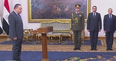 عبد العزيز قنصوة يؤدى اليمين الدستورية وزيرا للتعليم العالى أمام الرئيس السيسي