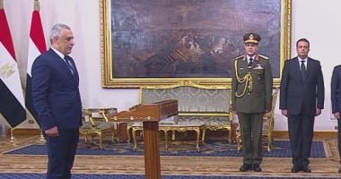 صلاح سليمان يؤدى اليمين الدستورية وزيرا للدولة للإنتاج الحربى