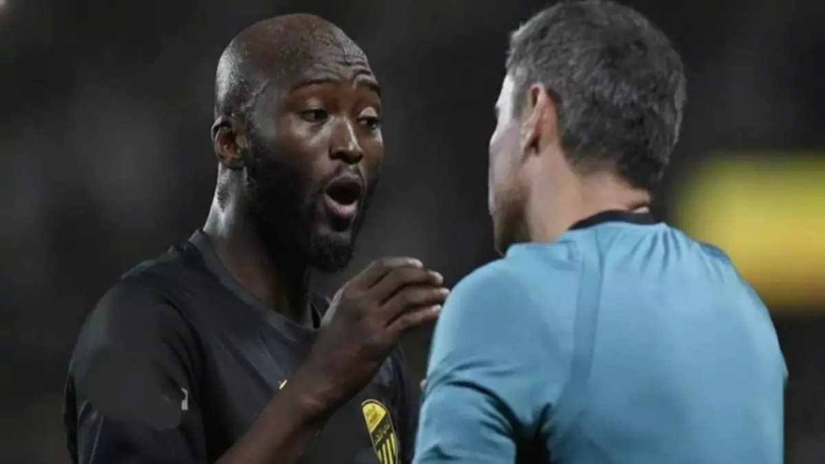 فضيحة تحكيمية مدوية: خبراء يكشفون سرقة ركلتين جزاء من الاتحاد أمام النصر... والـVAR يرفض التدخل!