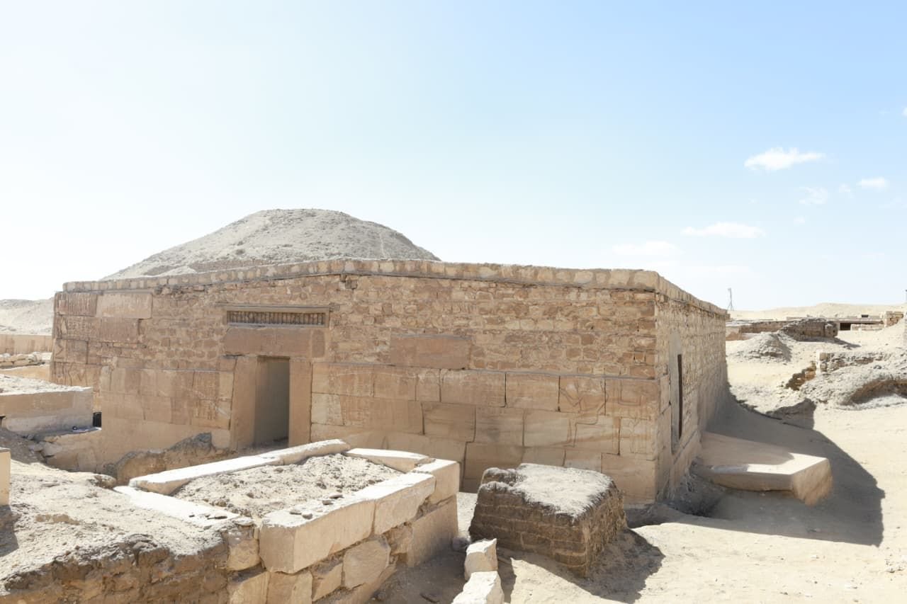 النيابة الإدارية تُعاين مقبرة «خنتي كا» بسقارة وتُصدر قرارات عاجلة (6)