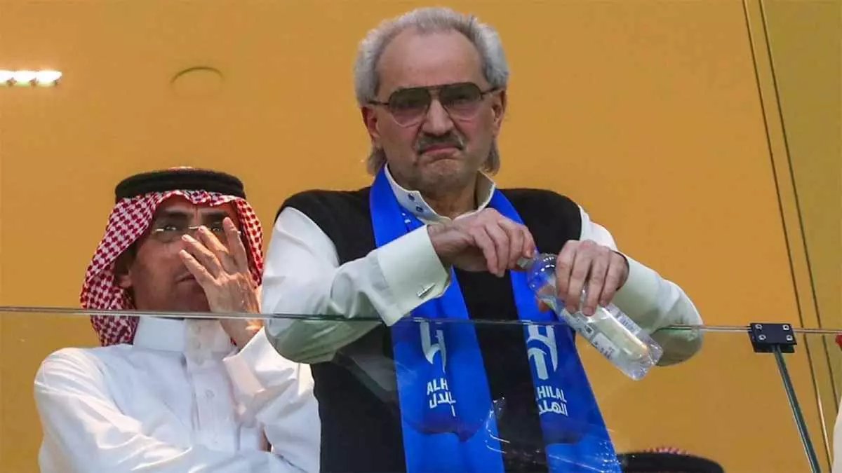 عاجل: الوليد بن طلال يكشف رقم الـ 300 مليون الذي أشعل غضب رونالدو... والهلال يضحك أخيراً!