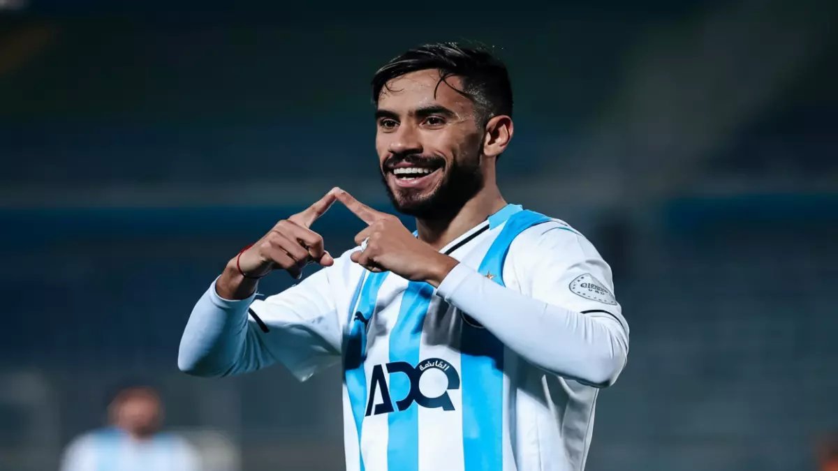 صادم: نجم ريال مدريد يمد يد العون لعدوه التقليدي من برشلونة... فينيسيوس ينقذ أراوخو من الاكتئاب!