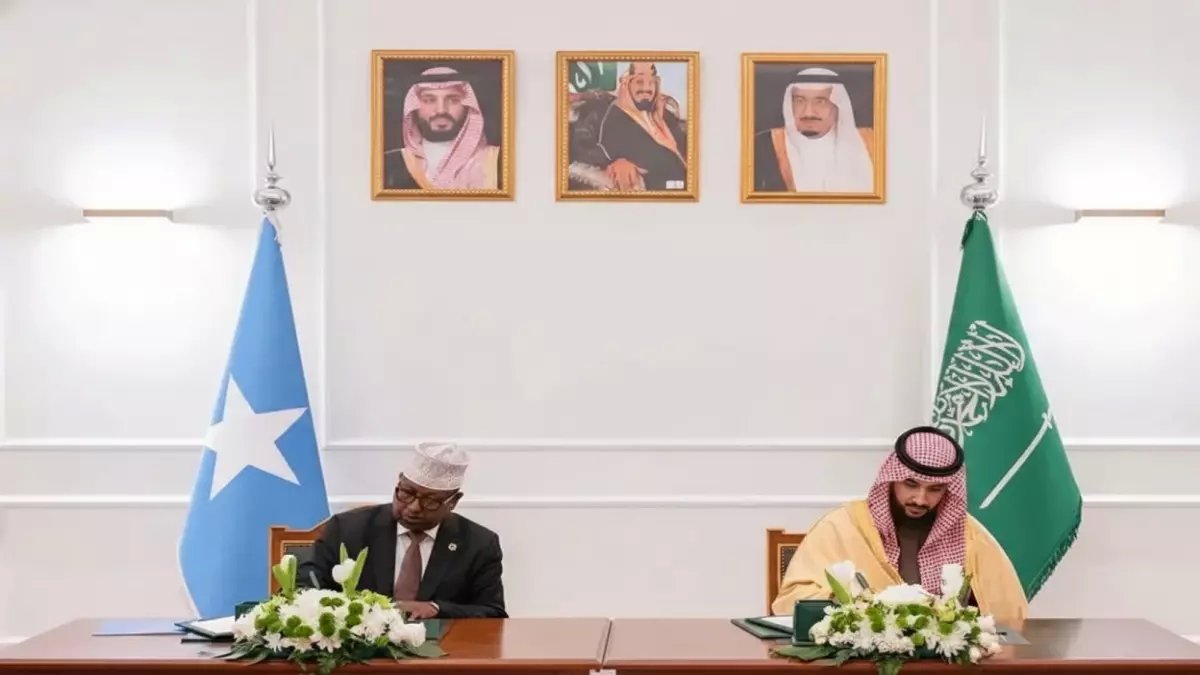 عاجل: السعودية توقع اتفاقية عسكرية استراتيجية مع الصومال لحماية البحر الأحمر من التدخلات الإماراتية الإسرائيلية!