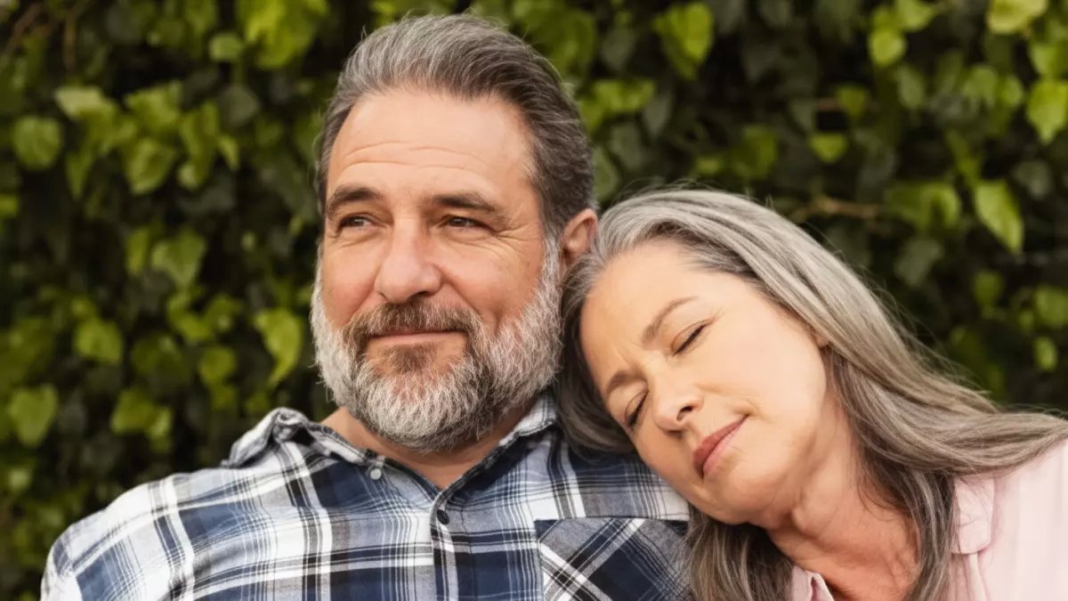 صادم: العلم يكشف السر وراء النعاس عند الجلوس بجوار الحبيب... هرمون سحري يفعل المستحيل!