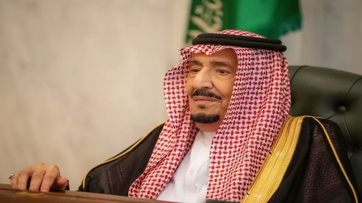 شاهد: أول ظهور للملك سلمان منذ أسابيع برفقة 3 أمراء يشعل مواقع التواصل!
