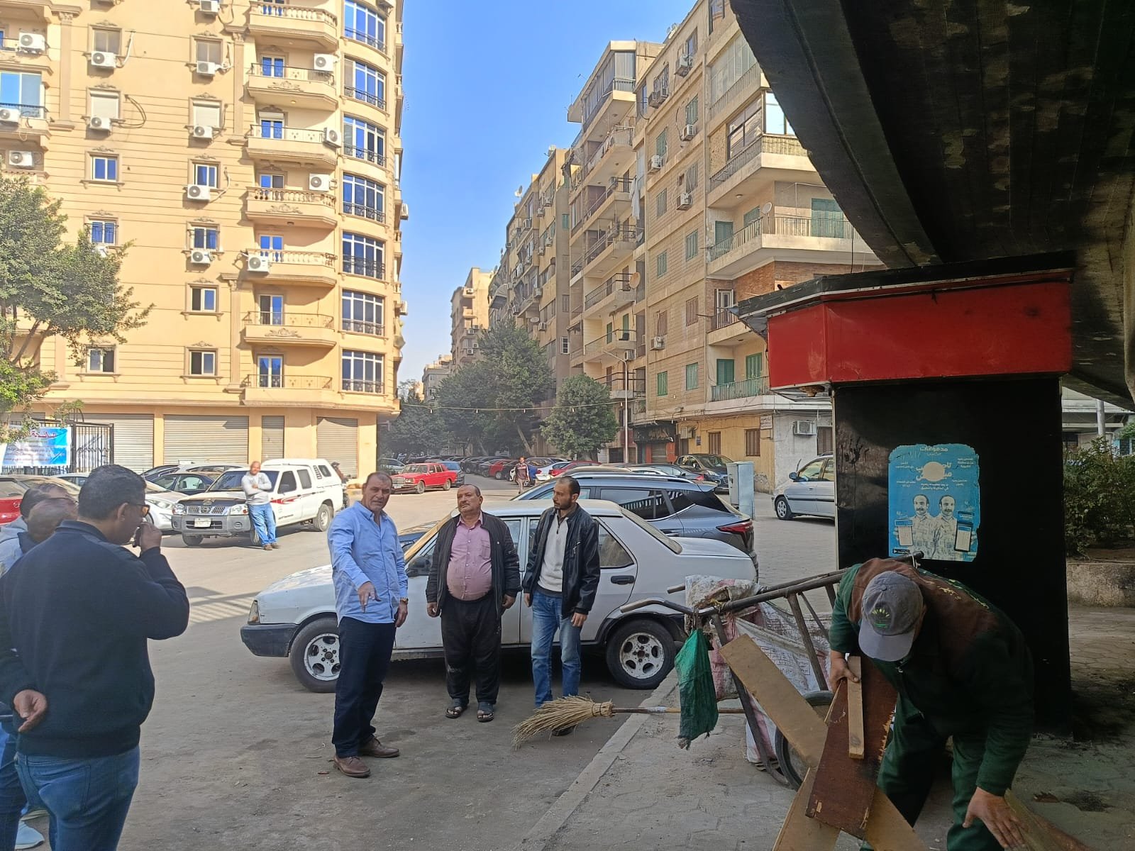 حى العجوزة يرفع بؤر المخلفات وأماكن الفرز العشوائى بأرض اللواء (7)