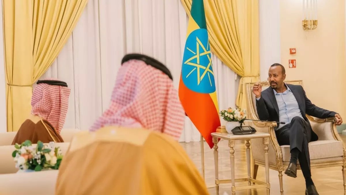 عاجل: فضيحة دبلوماسية تشعل الغضب السعودي... آبي أحمد يتجاهل الأعراف أمام وزير الخارجية!