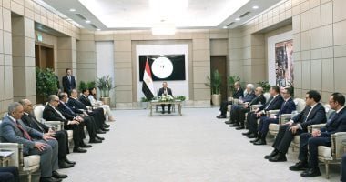 رئيس الوزراء يُكرم الوزراء السابقين ويؤكد: نستكمل ما بناه السابقون