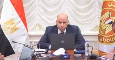 وزير العمل يوجه رسائل حاسمة لمديريات العمل: الإنسان محور التنمية