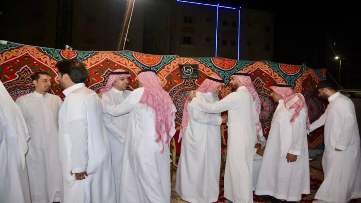 رحيل مفاجئ: وفاة الدكتور سعيد السريحي تهز جدة... جموع غفيرة تشيع الفقيد!