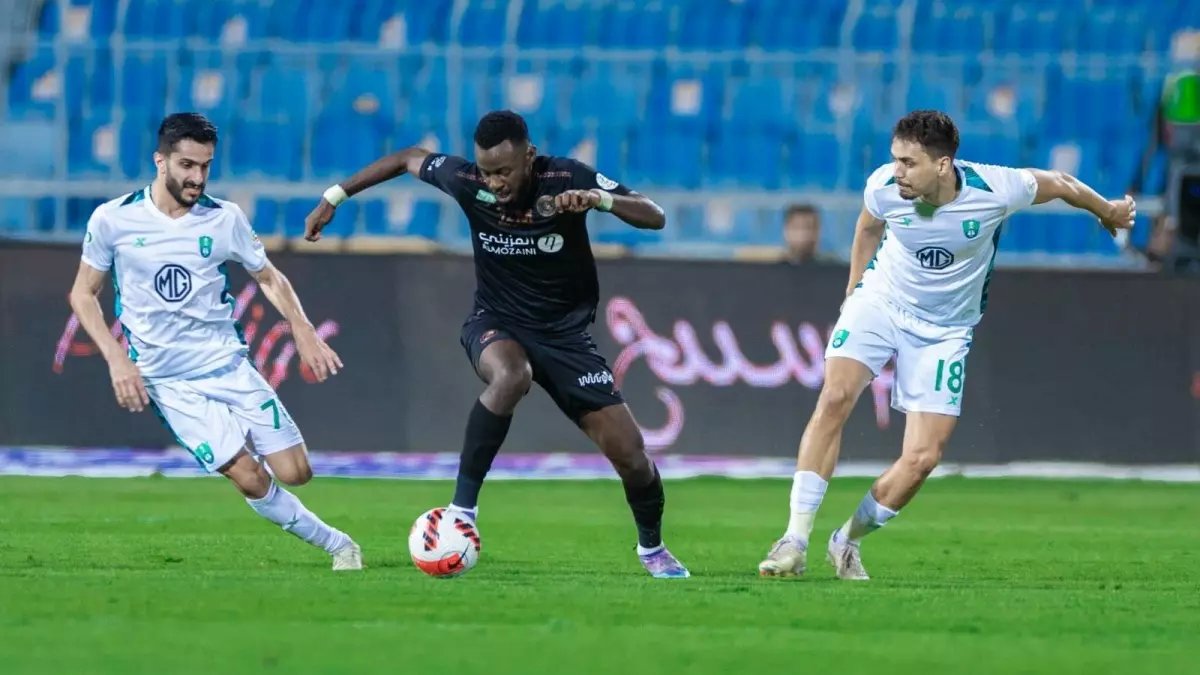 حصري: قنوات ثمانية تنقل صراع ناري بين الشباب والأهلي غداً... والأهلي يطارد الصدارة بـ47 نقطة!