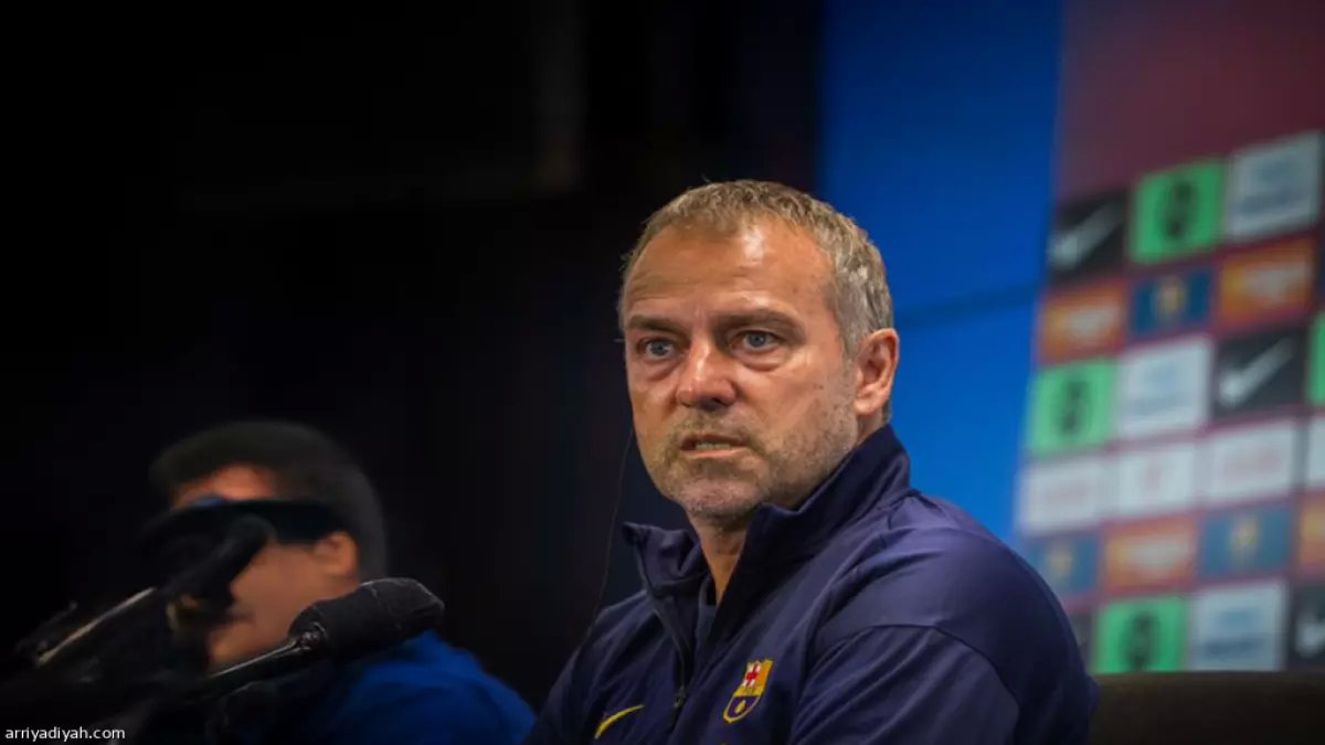 فضيحة: فليك يطالب بحماية الحكام ثم ينقلب عليهم بعد عام واحد - الصحف الإسبانية تنهش برشلونة!