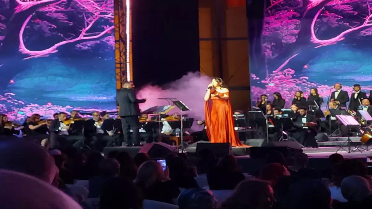 شاهد: أميرة أحمد تُحيي روح فيروز في ليلة عاشقة بالأوبرا... والجمهور ينتشي بـ'حبيتك بالصيف'!