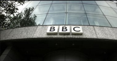 فايننشال تايمز: BBC تخفض نفقاتها بمئات الملايين بموجة قرارات "صعبة"