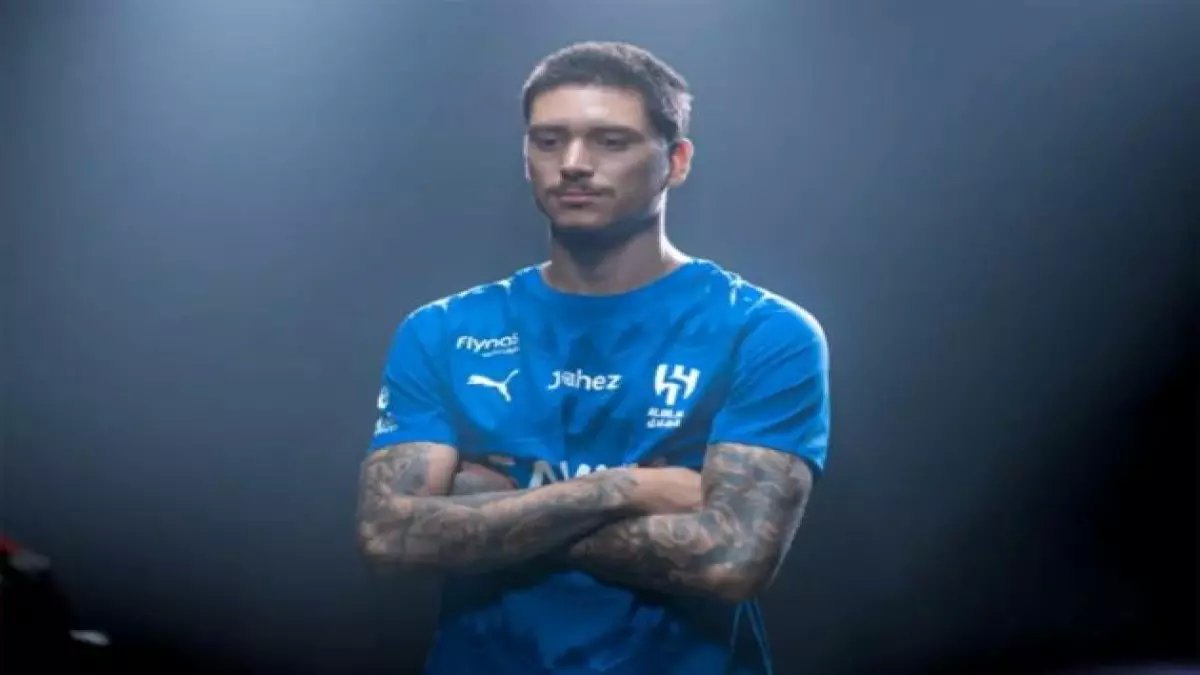 صادم: نونيز يفجر غضبه من الهلال ويحذف صورته بالقميص الأزرق... ماذا فعل إنزاغي؟