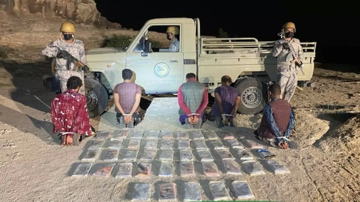 عاجل: ضبط مقيم يمني بـ10 كيلو مخدرات في عسير... والسلطات تكشف تفاصيل صادمة!