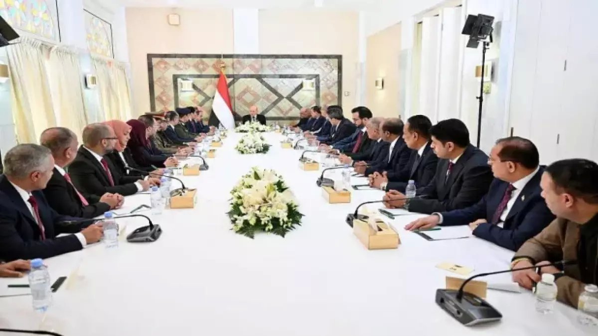 عاجل: الزنداني يعلن انتقال الحكومة اليمنية إلى عدن قريباً... وخطة طموحة لإعادة بناء الدولة!