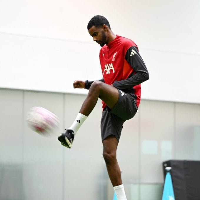 ايزاك يخوض تدريبات منفردة (1)