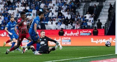 الهلال ضد الاتفاق.. الزعيم يتقدم بهدفي كنو والدوسري فى الشوط الأول