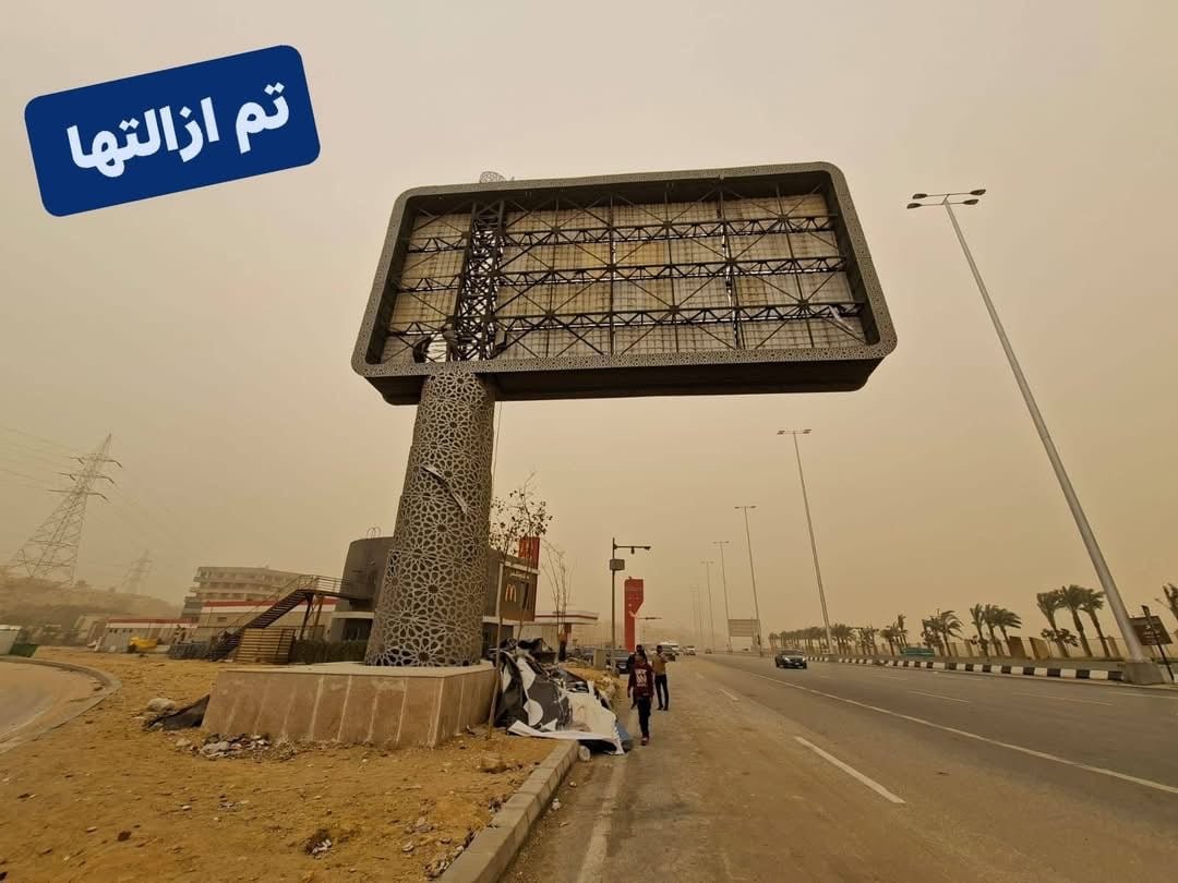 إزالة 3 لوحات إعلانية واستعدال عمود إنارة