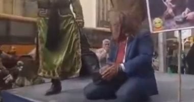 إيرانيون ينفذون مشهدا وهميا لإعدام دونالد ترامب فى الشوارع