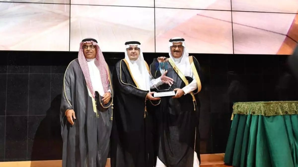 عاجل: وزير الإعلام يكشف سر الاستديوهات الذكية الجديدة... تقنيات تُستخدم لأول مرة في المنطقة!