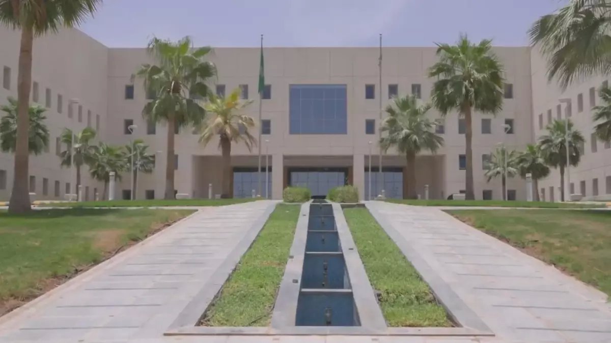 رسمي: وزارة التعليم السعودية تحسم الجدل... لا تعليم عن بُعد في رمضان والحضور إجباري!