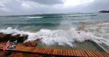 تقلبات أمشير.. رياح محملة بالأتربة وارتفاع الأمواج 3 أمتار الإسكندرية