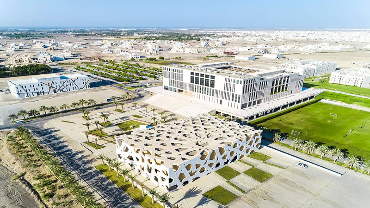 حصري في عُمان: الجامعة الألمانية للتكنولوجيا تفتح باب القيادة المالية لمنصب حصري - آخر موعد للتقديم قريب!