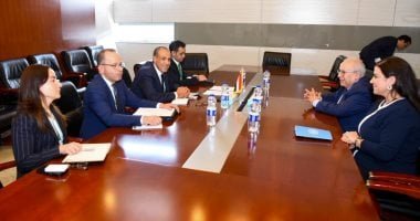 وزير الخارجية يبحث مع مبعوث الأمم المتحدة للسودان تطورات الأزمة