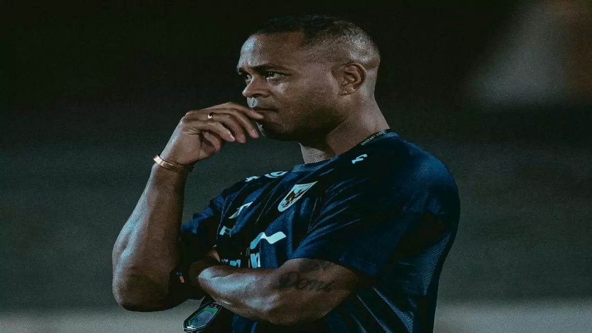 عاجل: محاورة سرية تنهي أزمة العبود مع الاتحاد.. عودته تغير حسابات الدوري وتضرب أرقام الأجانب!