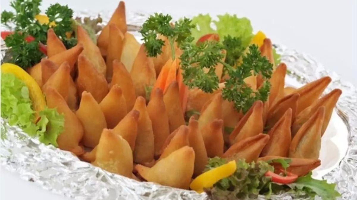 عاجل: دكتور يكشف الحقيقة المرعبة عن السمبوسة - 150 سعرة في قضمة واحدة… هل تدمر صحتك؟