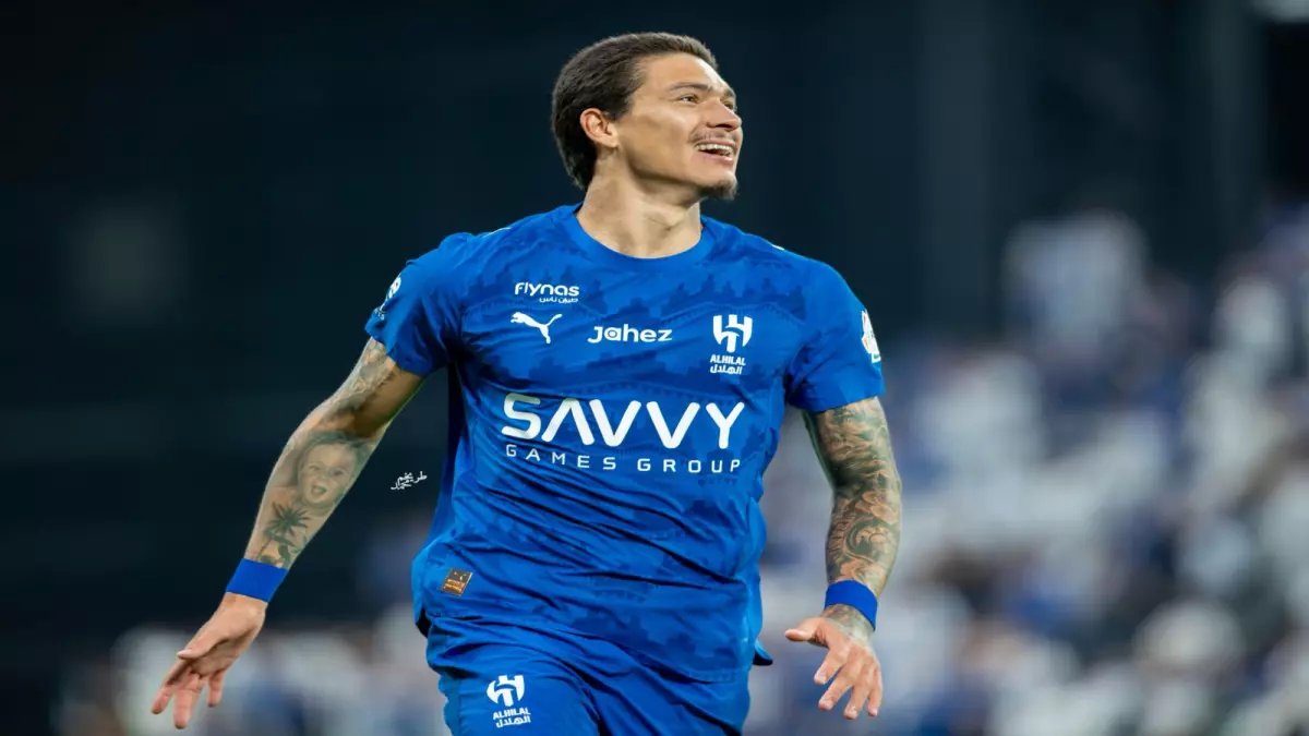 داروين نونيز يعلن الحرب على الهلال رسمياً ويحذف صورة.. والجماهير تتساءل: هل يغادر النادي؟! (شاهد)