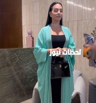 جورجينا ترتدي العباءة احتفالًا بـ اليوم الوطني السعودي