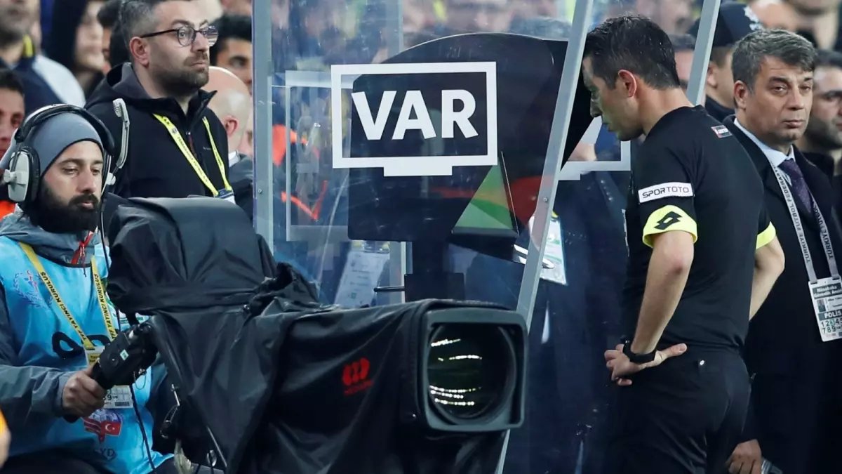 VAR: حصري - الجهاز الذي صمم للعدل يتحول إلى أداة ظلم! ماذا حدث؟!