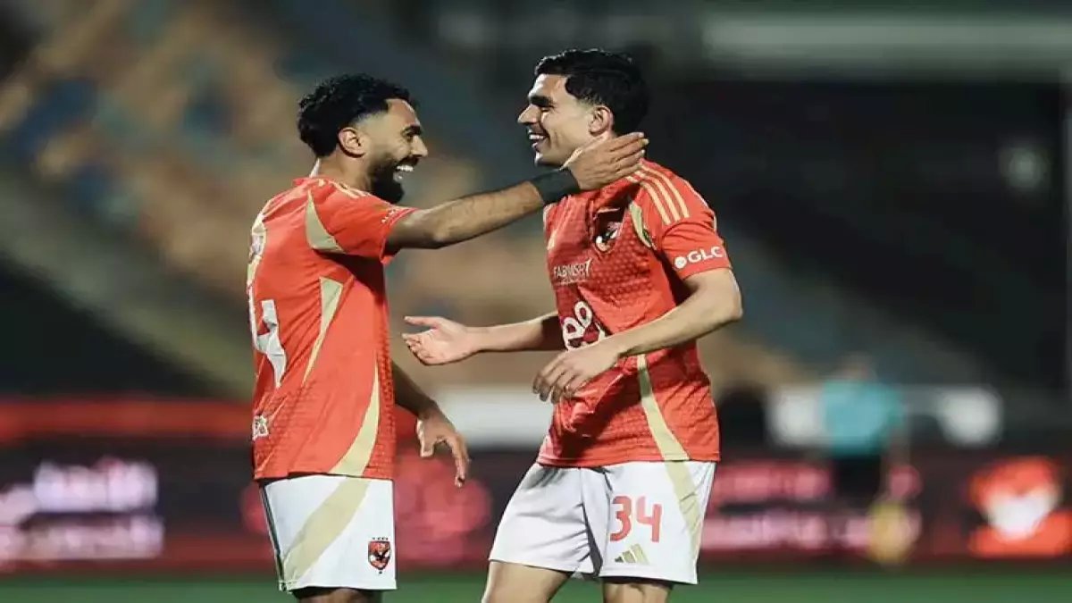 عاجل: بن شرقي يمنع "معركة" دامية بين الأهلي والجيش الملكي... شاهد اللحظة التي أنقذت المباراة!