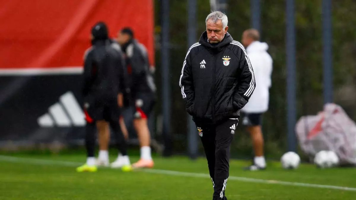 عاجل: مورينيو يكشف حقيقة عودته للريال... البند السري في عقده يفضح المفاجأة!