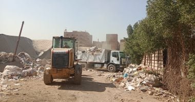 حملة مكبرة لوقف الحرق العشوائي بموقع فرز مخلفات بالجيزة.. صور