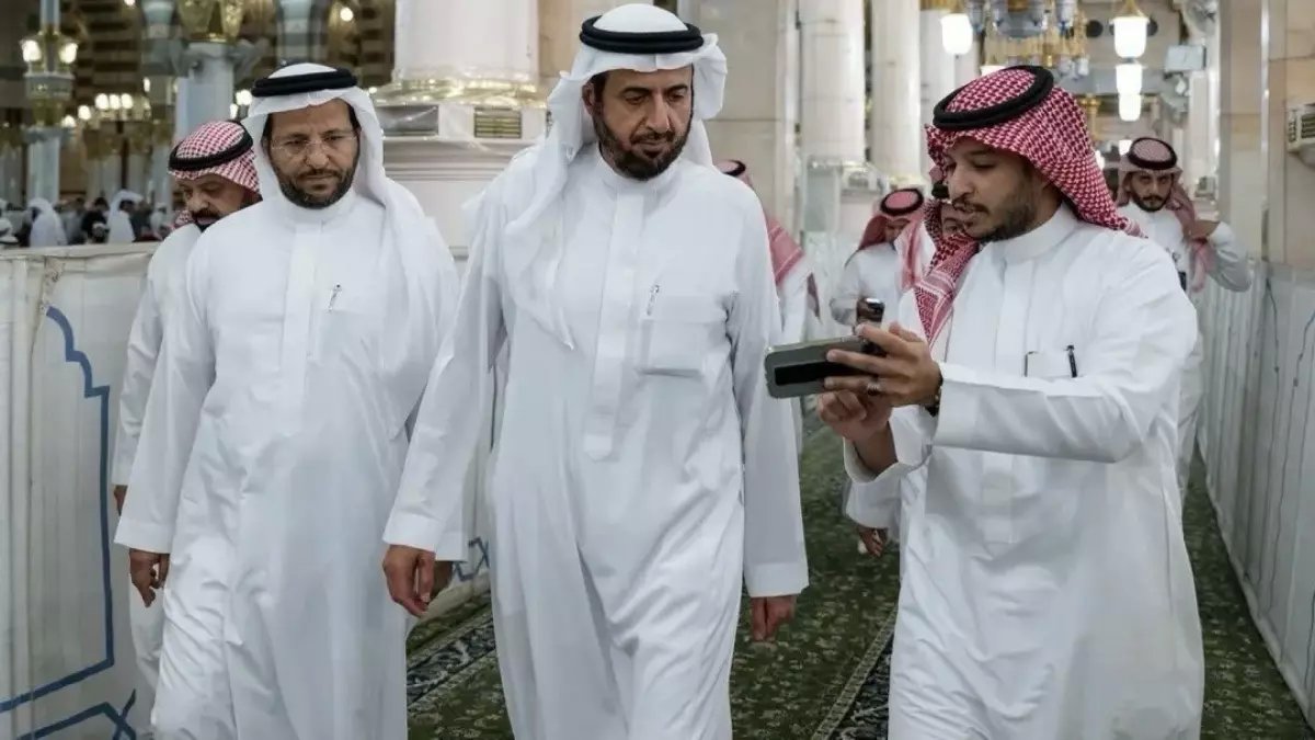 عاجل: الربيعة يكشف تفاصيل استعدادات ضخمة لرمضان في الحرمين - 10 آلاف عربة و500 متطوع!