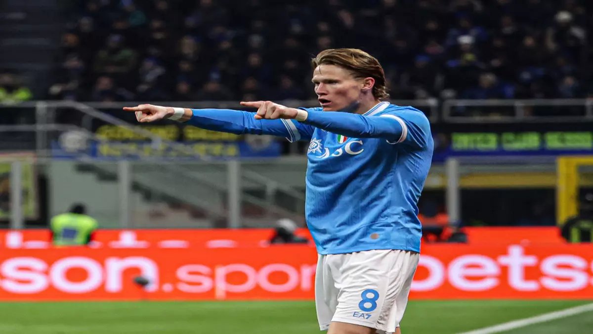 عاجل: مكتوميناي يغيب عن قمة نابولي وروما... كونتي في مأزق حقيقي بعد فقدان 6 نجوم!