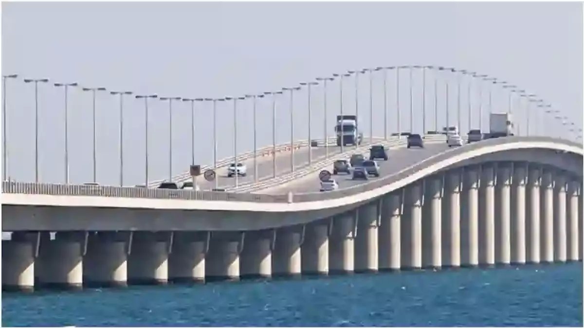 عاجل: السعودية تنهي كابوس جسر الملك فهد نهائياً... خدمة ثورية تحول 3 ساعات انتظار إلى دقائق!