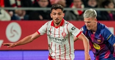 جيرونا يخطف فوزا مهما من نظيره برشلونة 2-1 في الدوري الإسباني