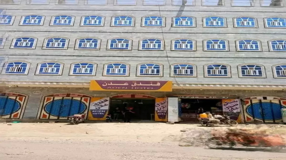 صاحب فندق يفتح أبوابه مجاناً للمتظاهرين... موقف إنساني يهز الضالع!