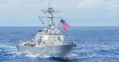 سكوت ريتر: حاملة الطائرات أبراهام لينكولن هدف سهل لإيران مثل "بطة جالسة" تنتظر الغرق