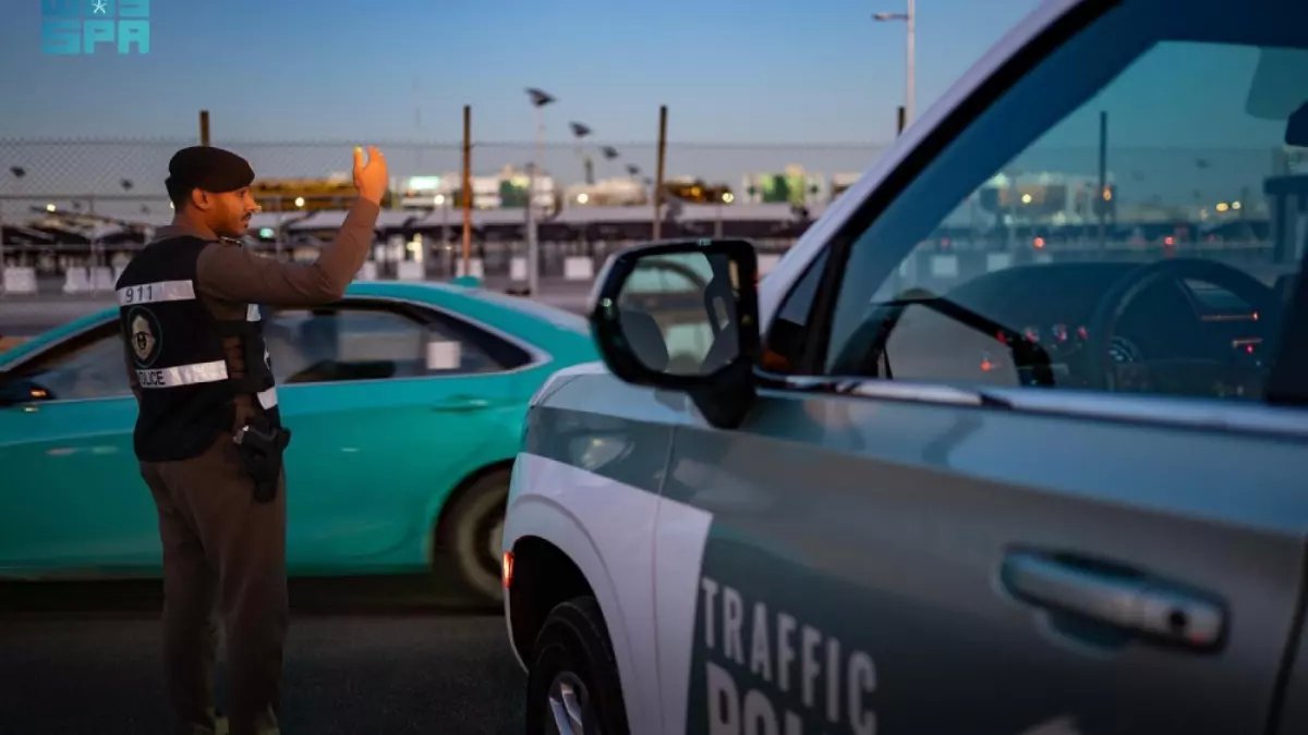 عاجل: السعودية توقف شركتي عمرة فوراً بسبب «فضيحة السكن»... معتمرون مصريون في الشارع!