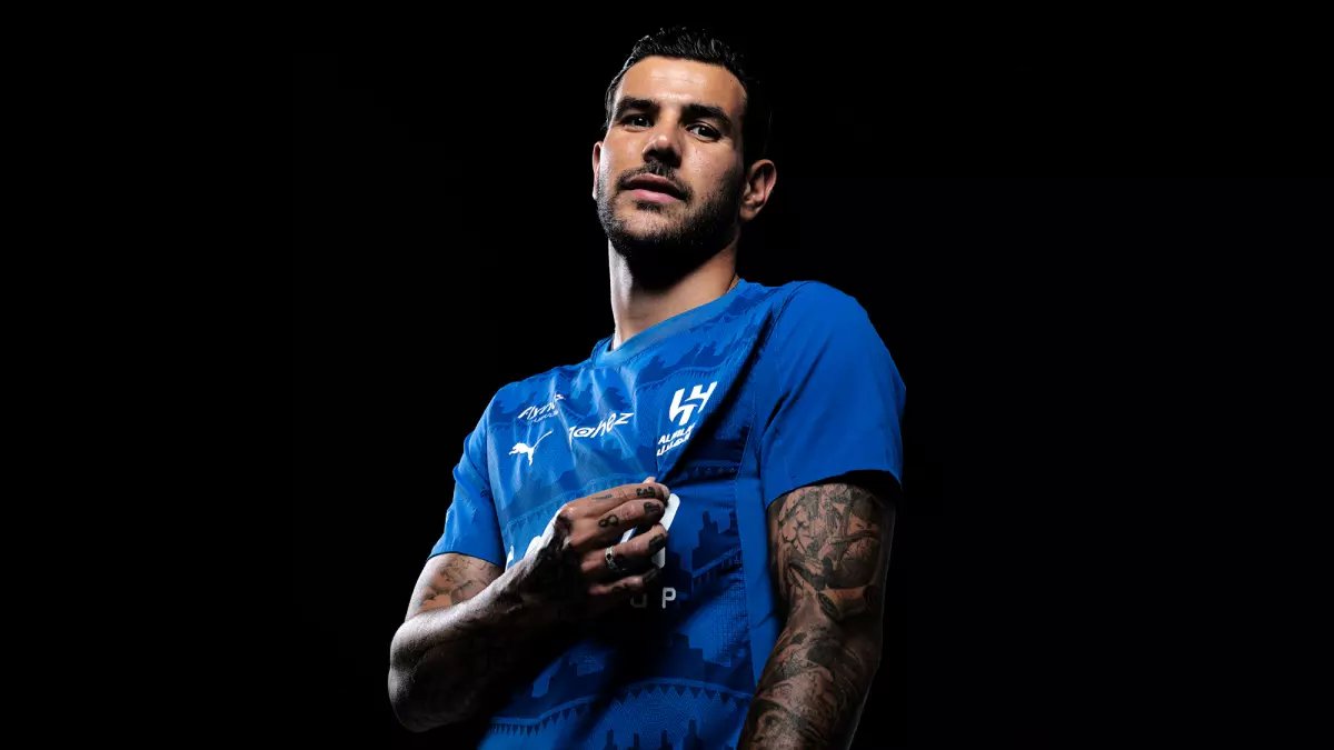 عاجل: زلزال في الدوري السعودي - إقالة مدرب الشباب بينما الفتح يتمسك بجوميز رغم الهزيمة المدوية!