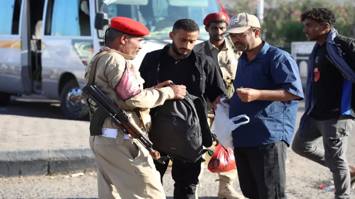 عاجل: الانتقالي الجنوبي يرفض تعيينات الحكومة ويحذر من "احتقان شعبي" في عدن - الزبيدي مطالب باتخاذ موقف حاسم!