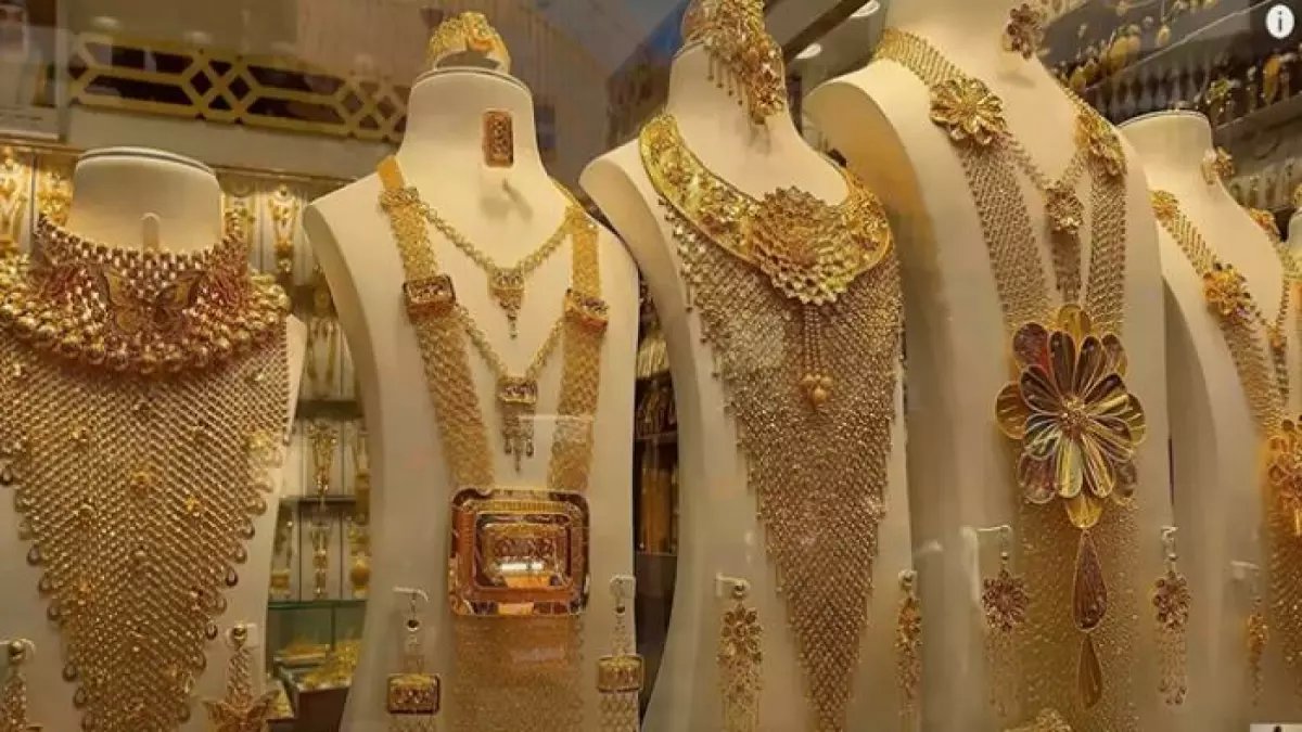 عاجل: أسعار الذهب في عُمان تتهاوى الآن - عيار 24 ينخفض إلى 61.600 ريال.. فرصة استثمارية نادرة أمام المتعثرين!