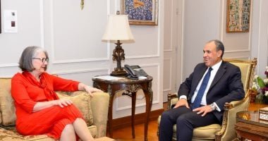 وزير الخارجية يستقبل رئيسة الاتحاد الدولى لجمعيات الهلال والصليب الأحمر