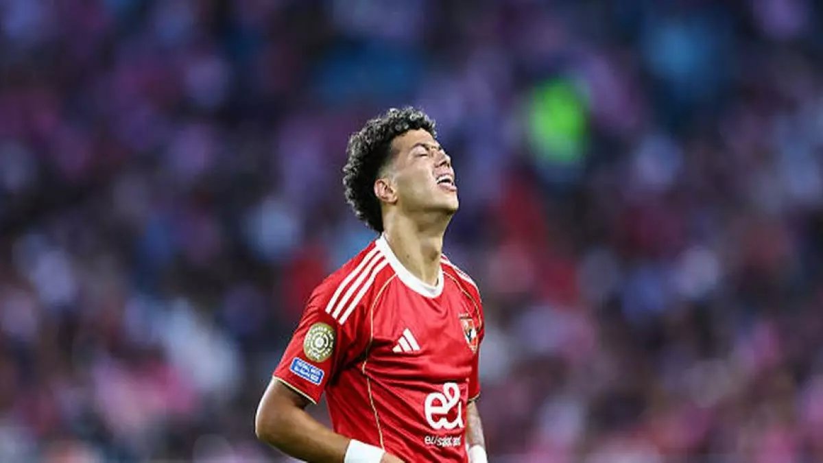 عاجل: أم إمام عاشور في المستشفى… لاعب الأهلي يلجأ للدعاء بينما مدربه يُعيده للتشكيل الأساسي!